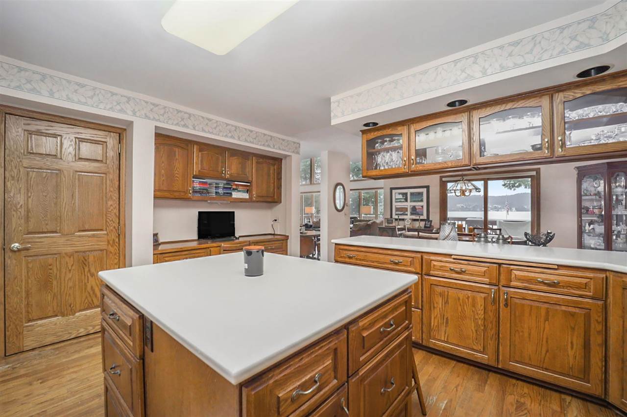 659 E Deer Lake