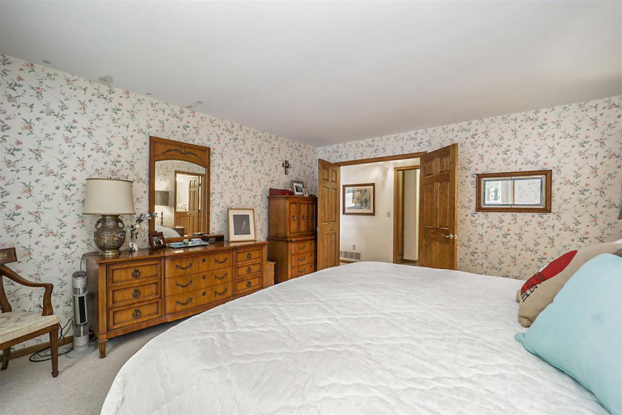 659 E Deer Lake