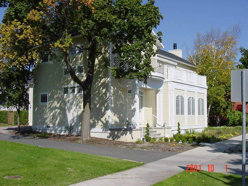 118 W Bay Street