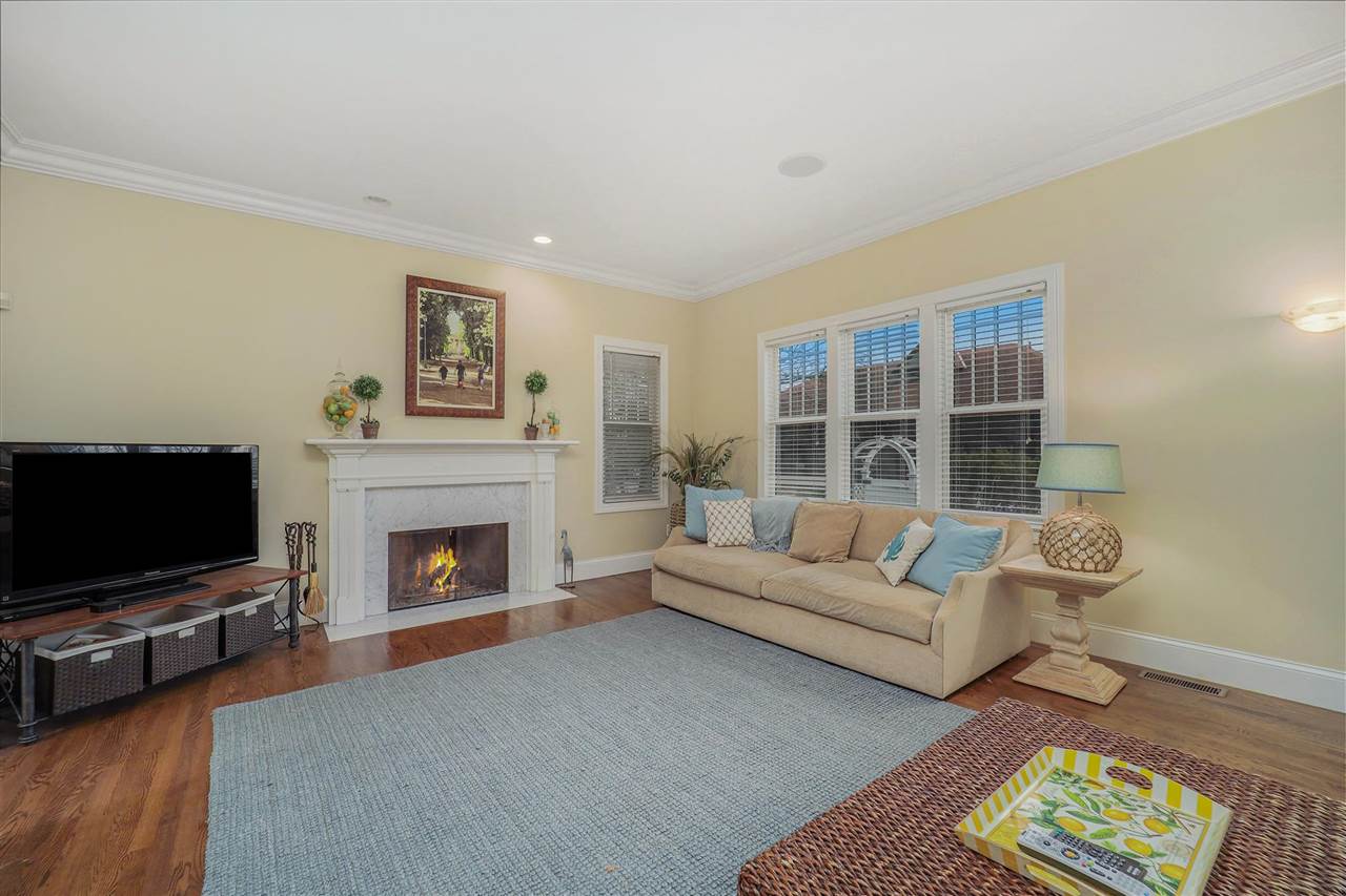 118 W Bay Street