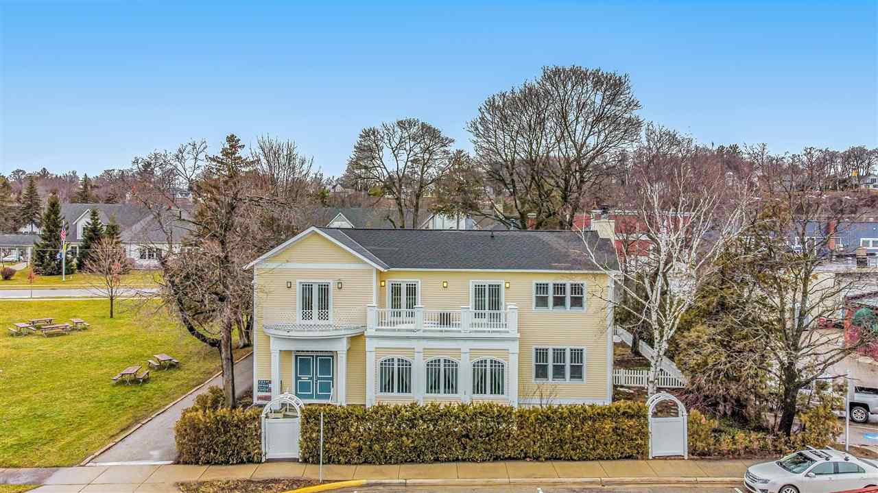 118 W Bay Street