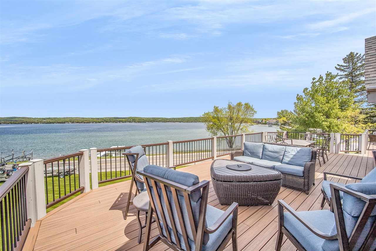 1209 Lakeshore Drive