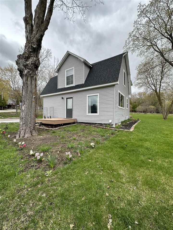 1116 N Lake Street