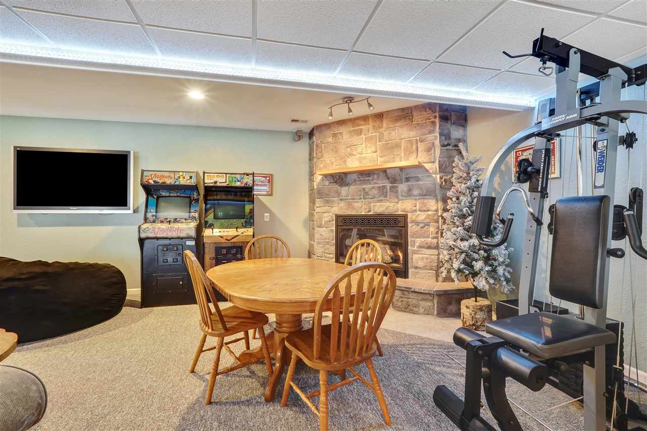 10498 Fallbrook Court