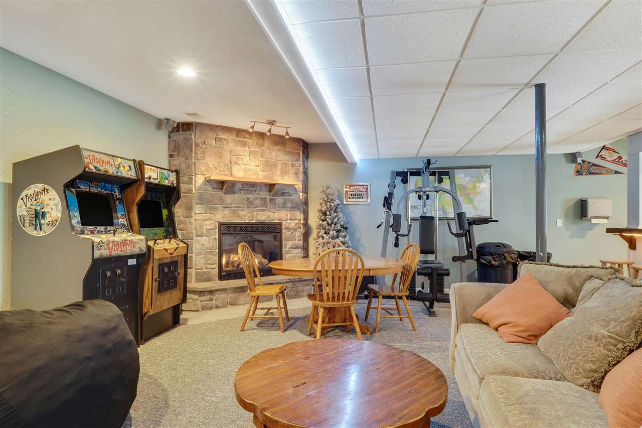 10498 Fallbrook Court