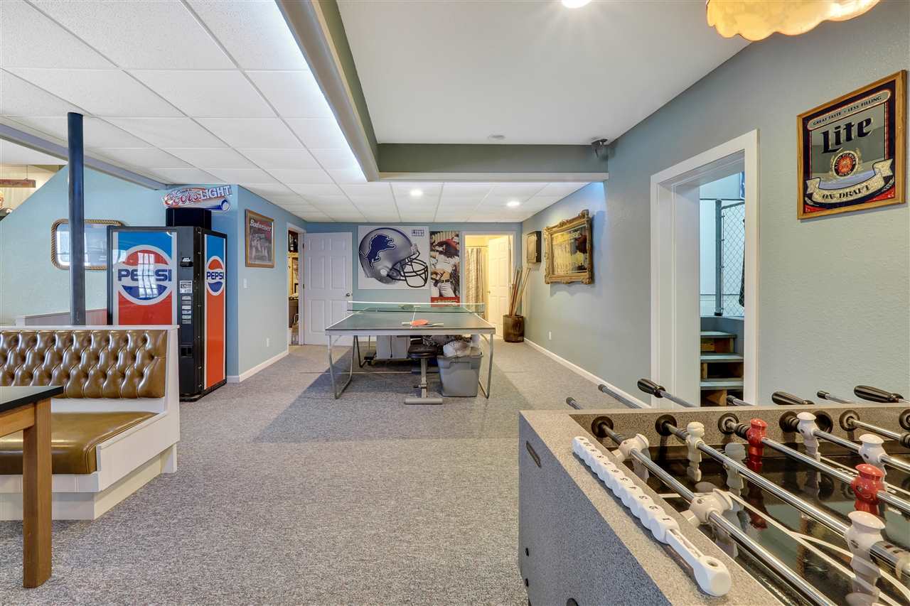 10498 Fallbrook Court