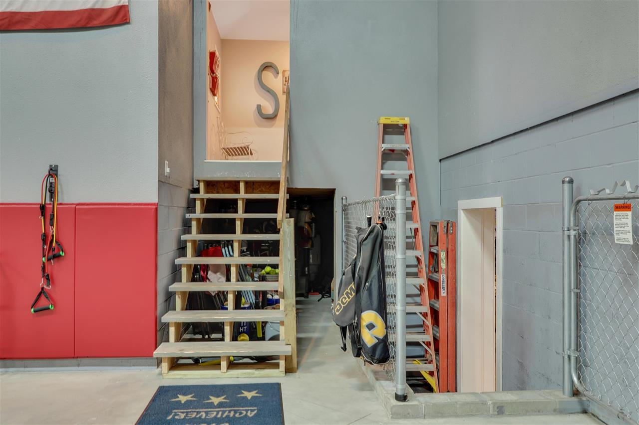 10498 Fallbrook Court