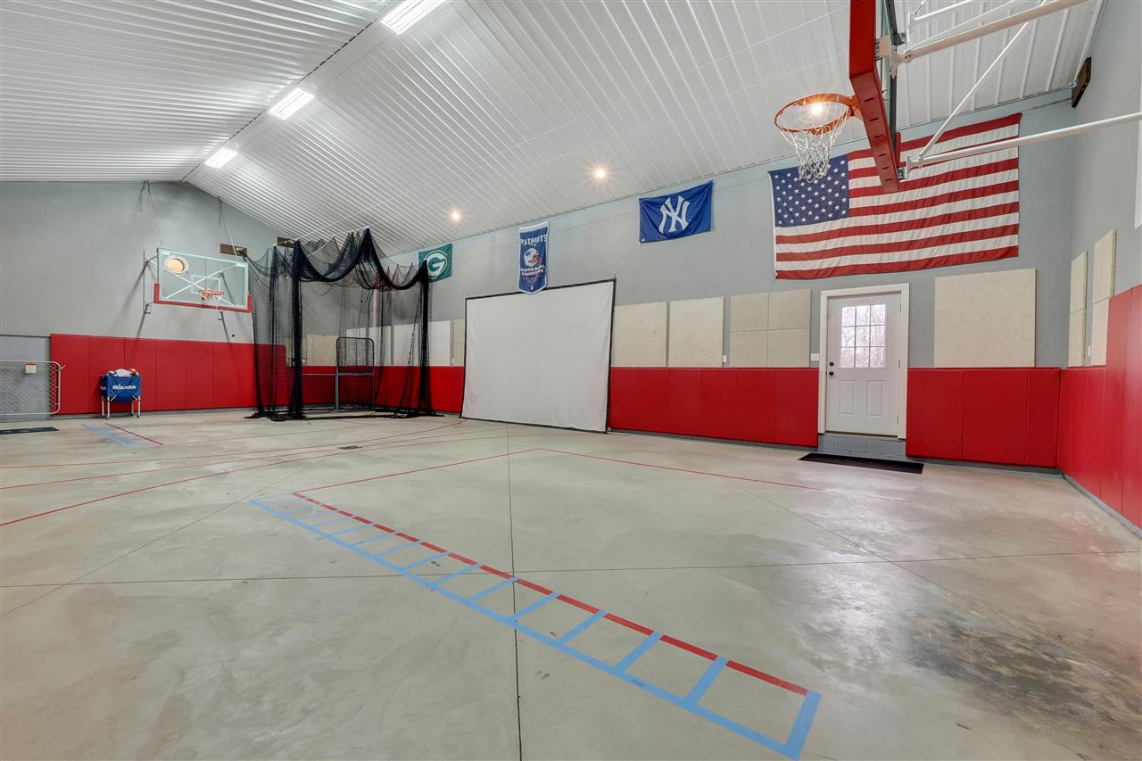 10498 Fallbrook Court