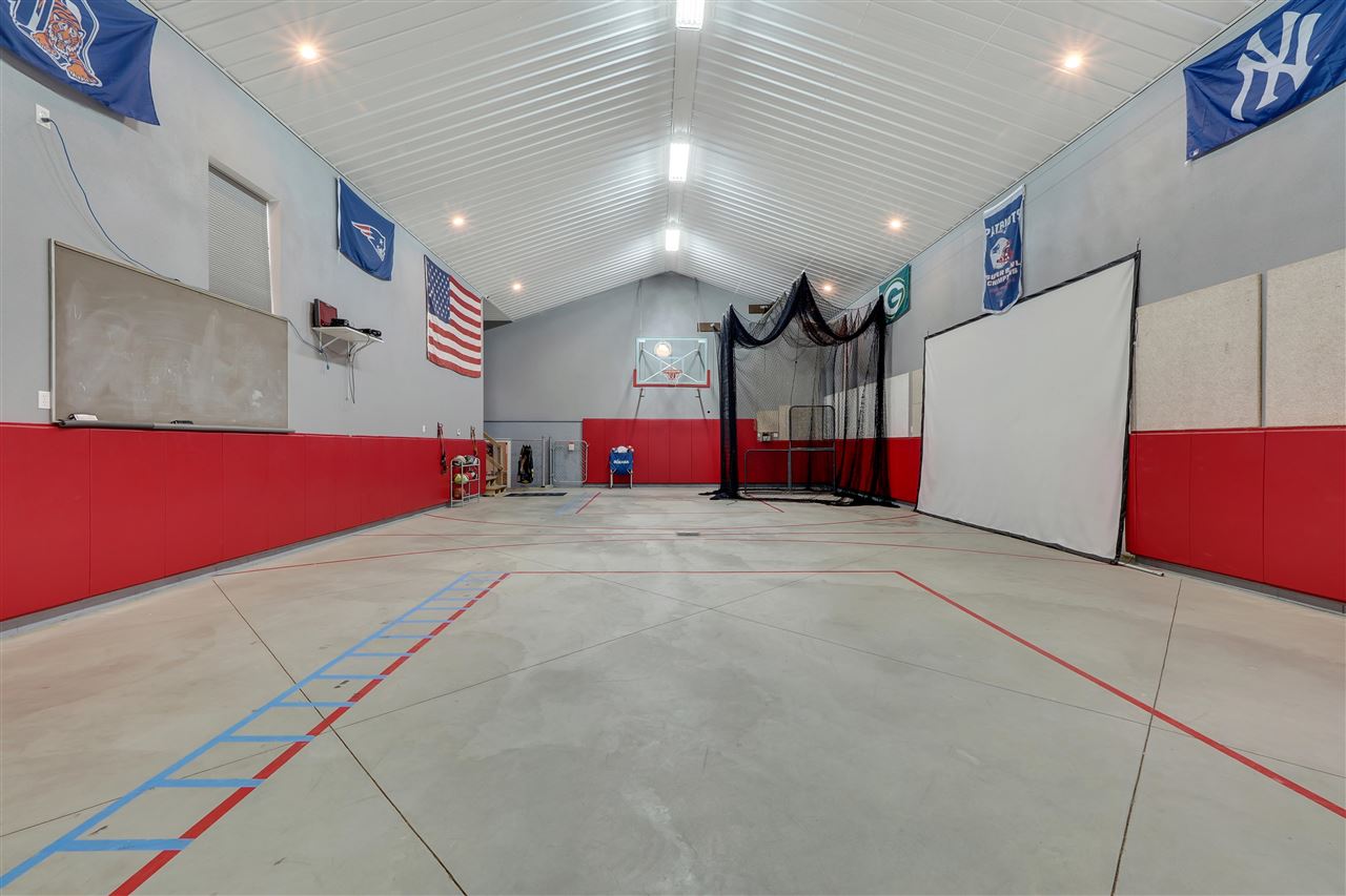 10498 Fallbrook Court