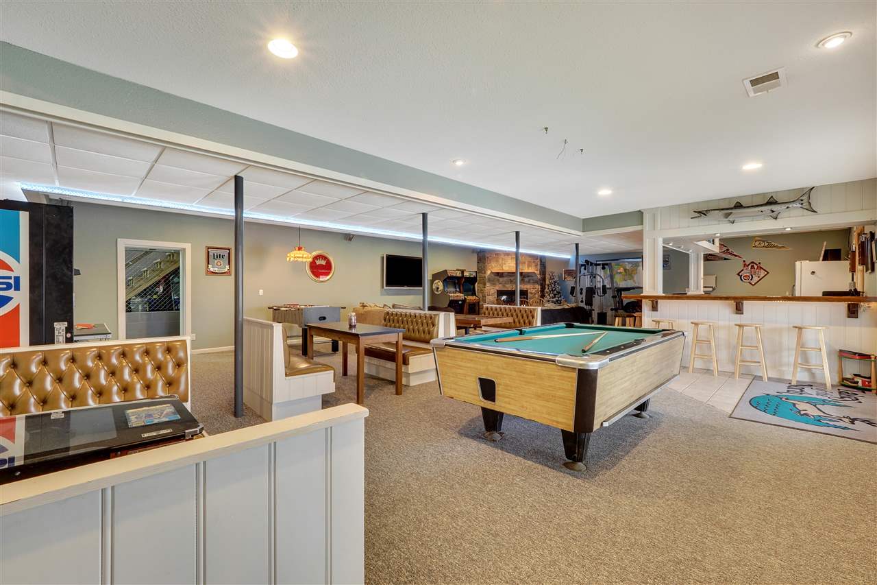 10498 Fallbrook Court