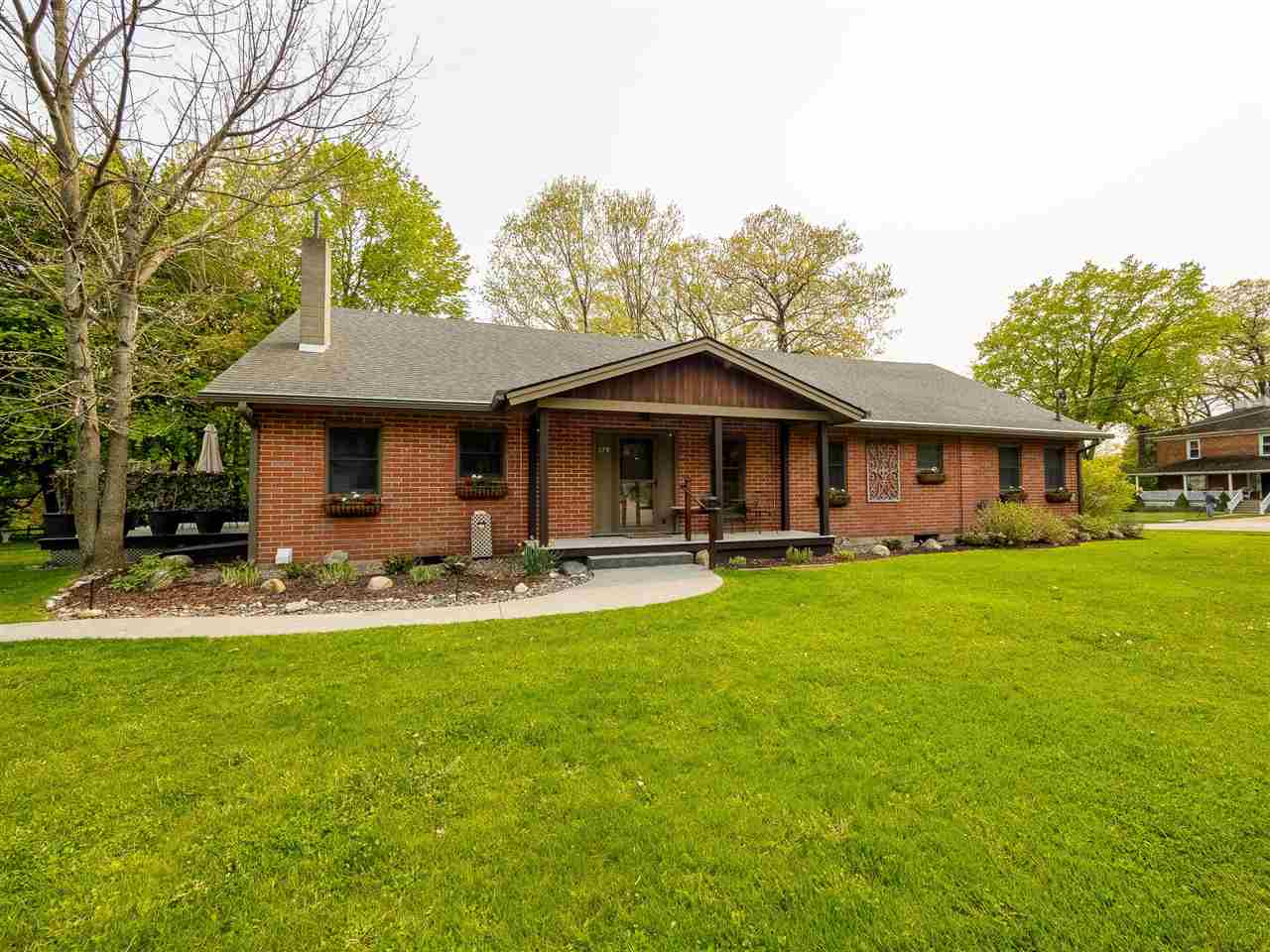 179 W Summit