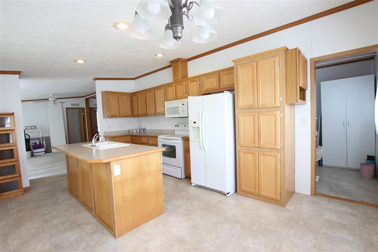 6685 M-66 Highway Unit: 138