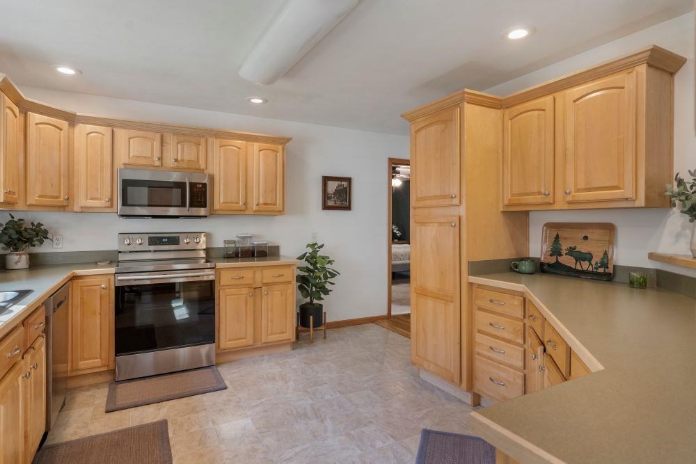 8688 & 8706 Cedar Creek Drive