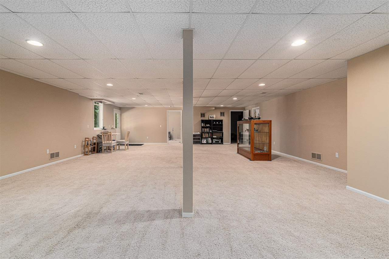 8576 Ridgeway Road