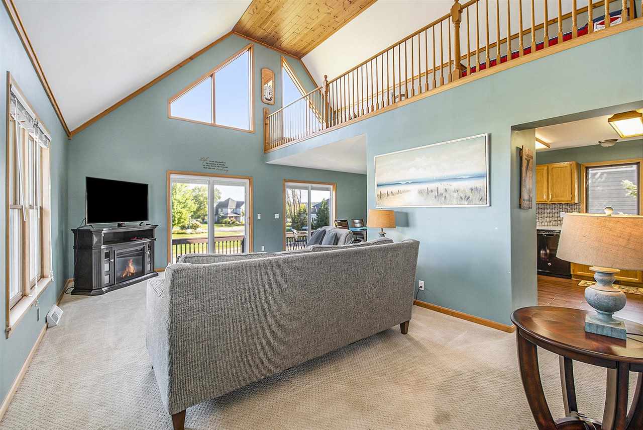 915 W Division Street