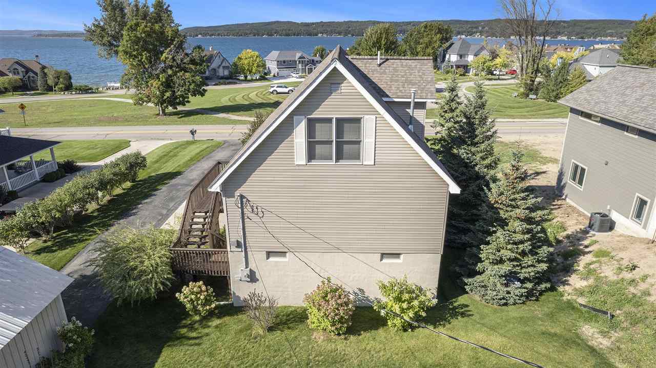 915 W Division Street