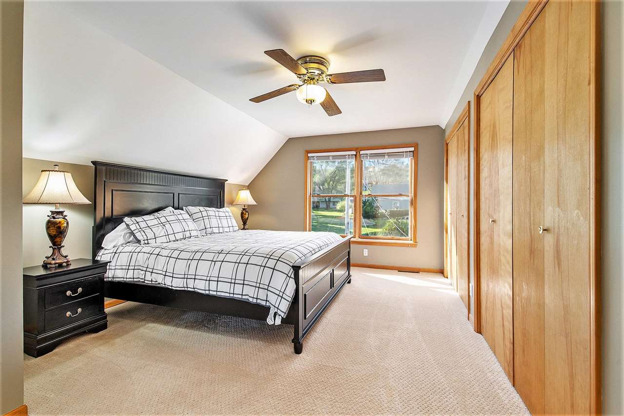 915 W Division Street