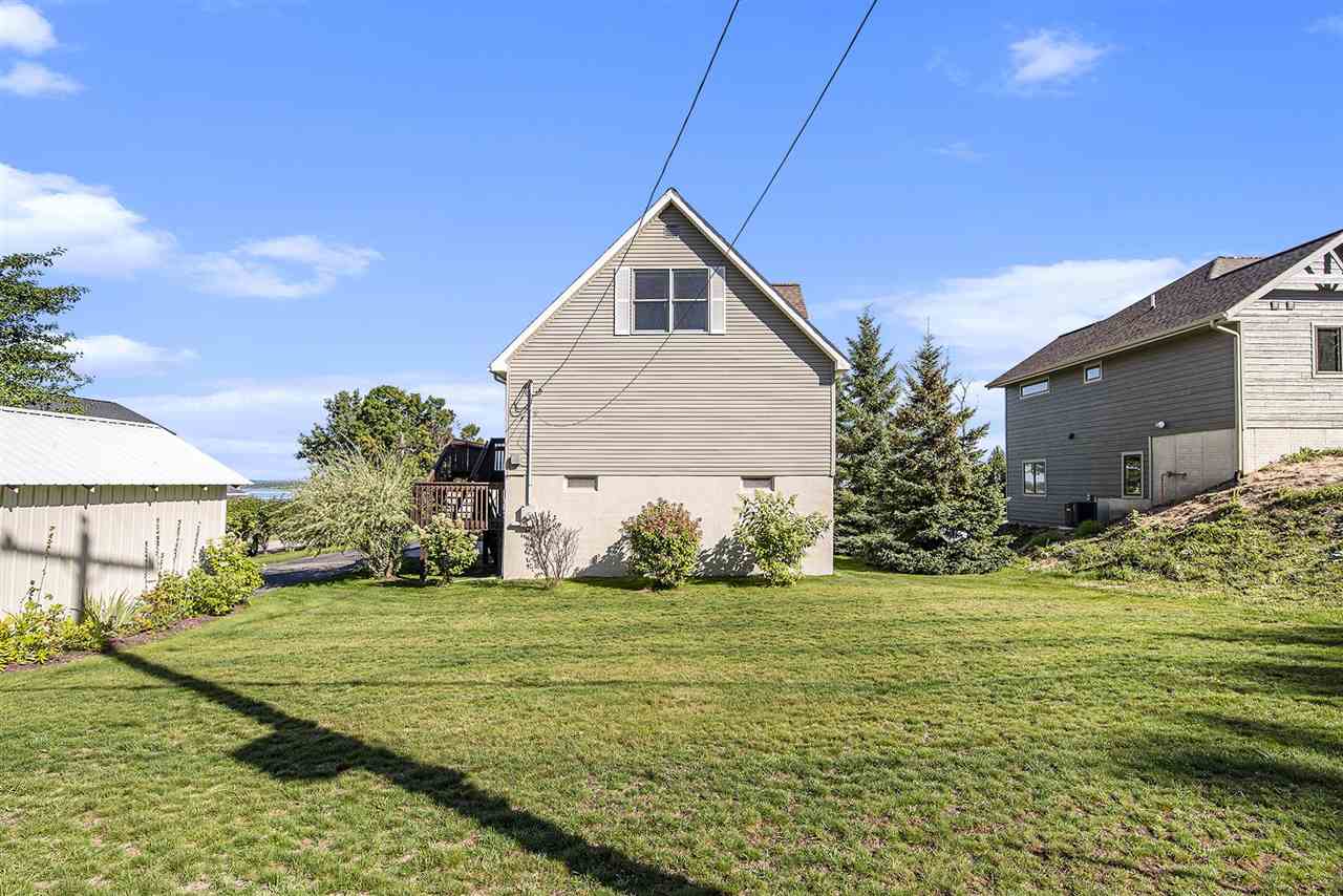 915 W Division Street