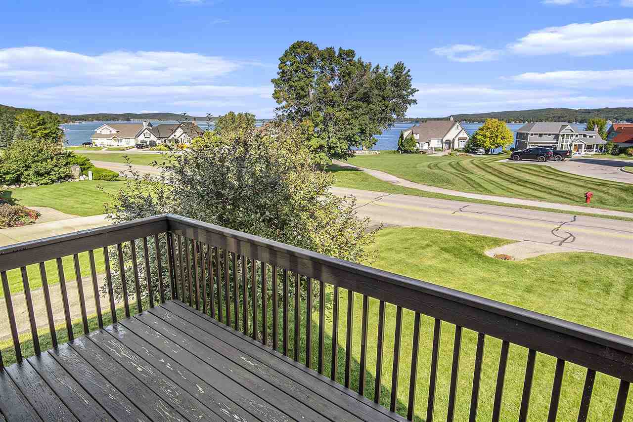 915 W Division Street