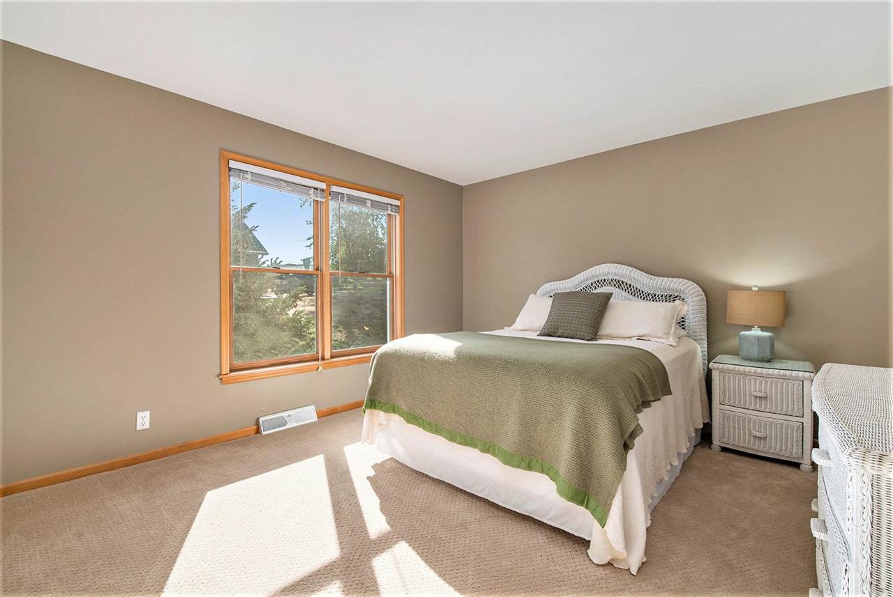 915 W Division Street