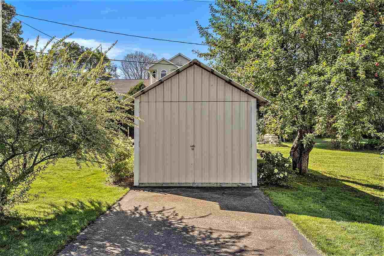 915 W Division Street