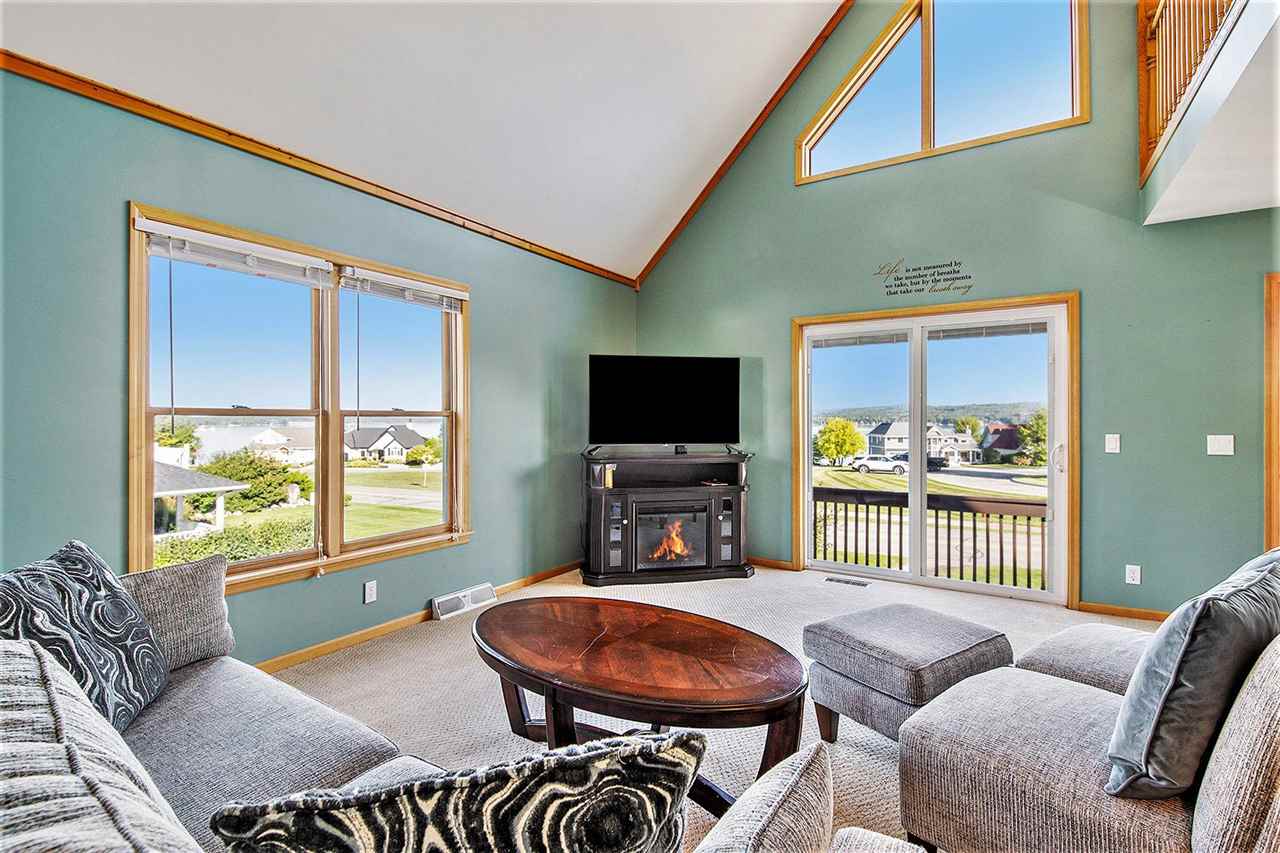 915 W Division Street