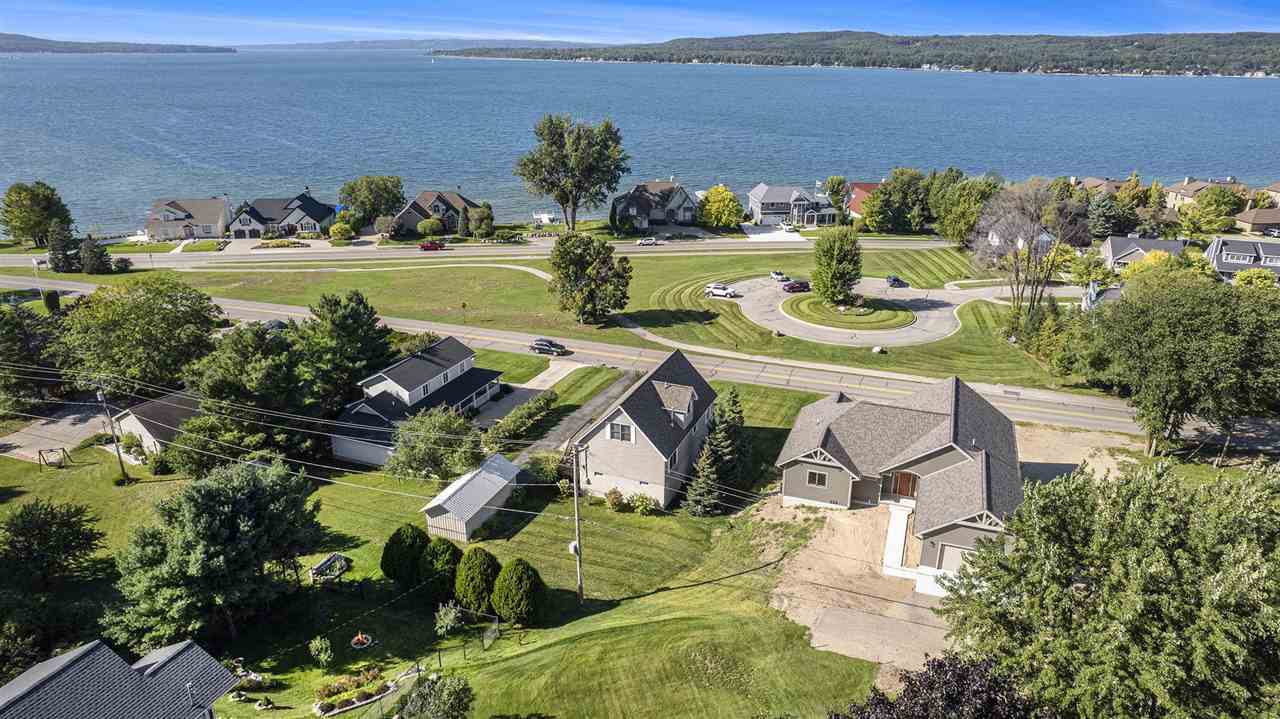 915 W Division Street