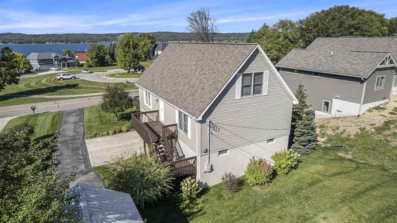 915 W Division Street