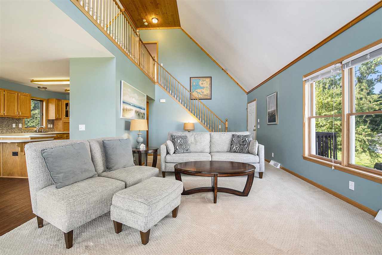 915 W Division Street