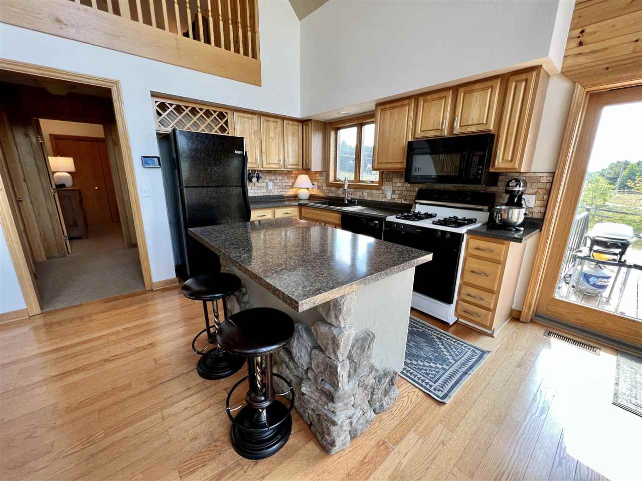 290 Highlands Pike