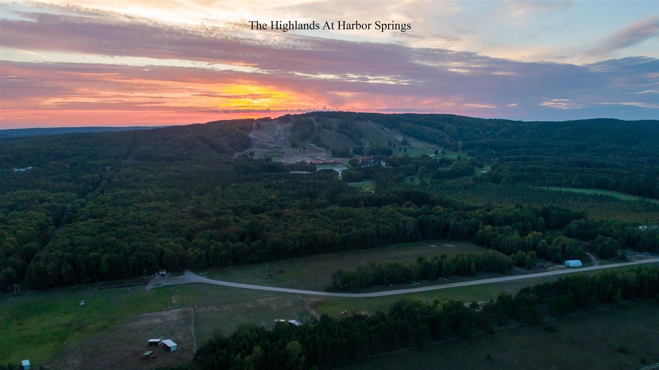 290 Highlands Pike