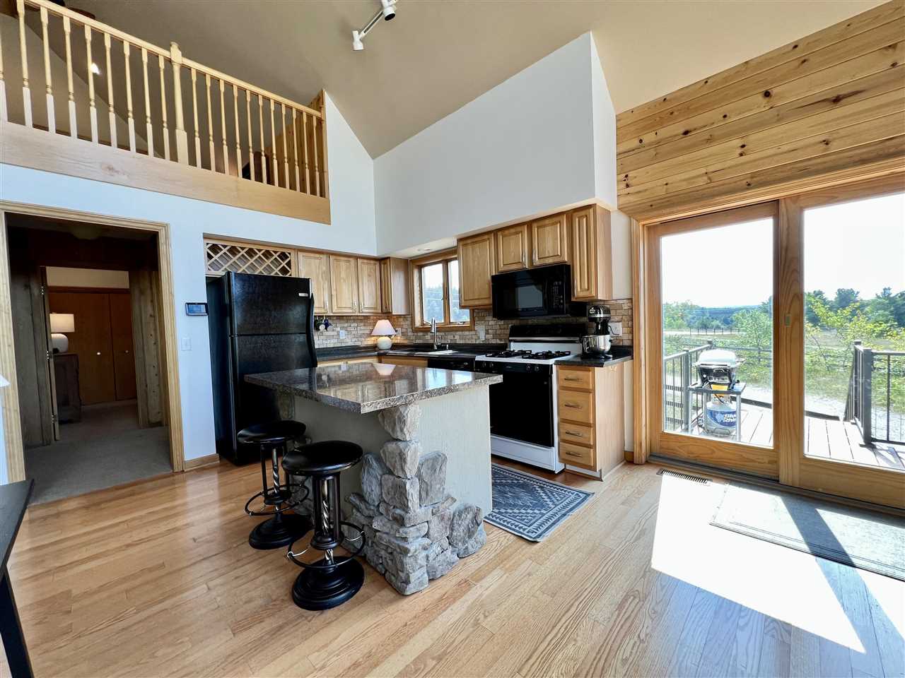 290 Highlands Pike