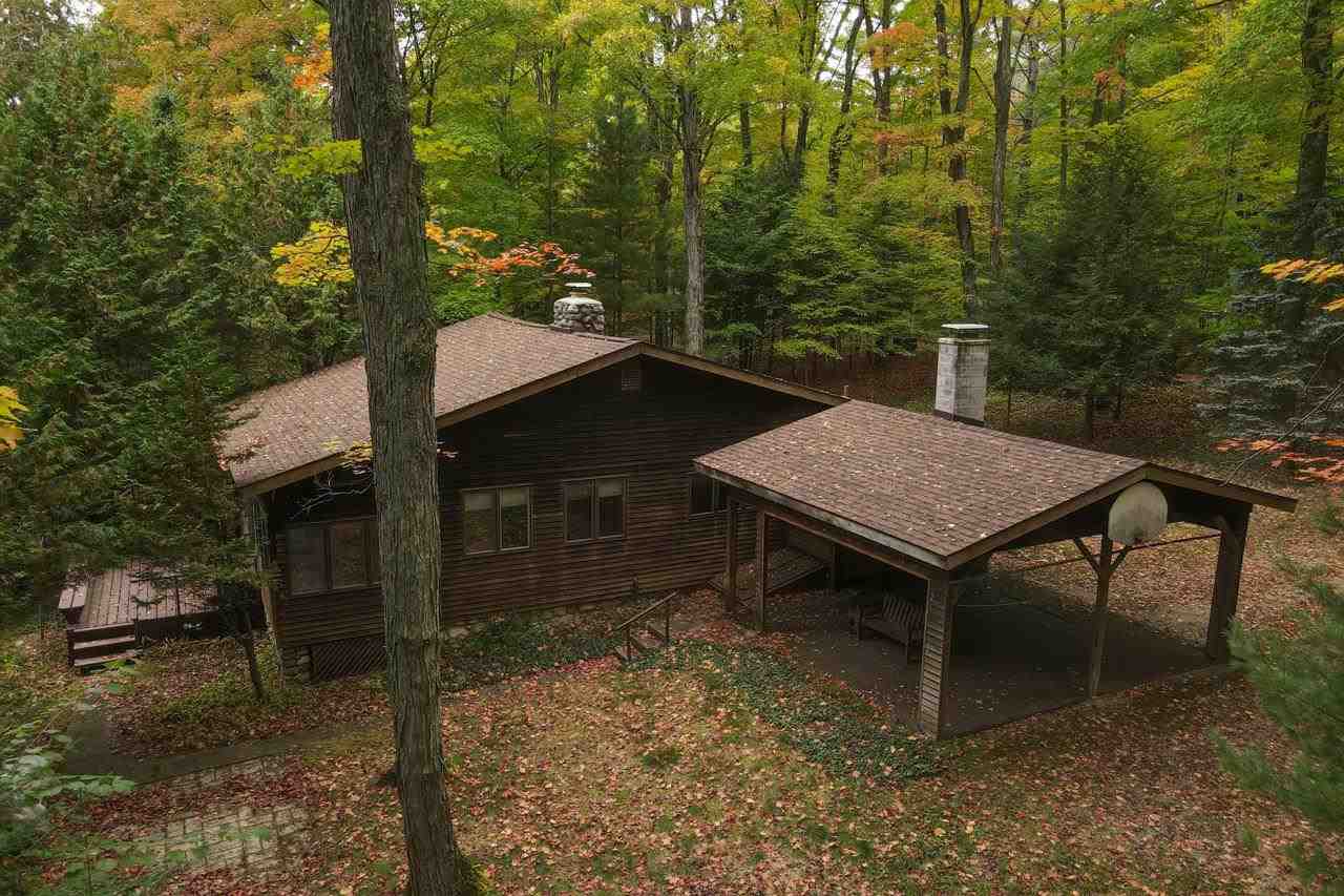220 S Intermediate Lake Road