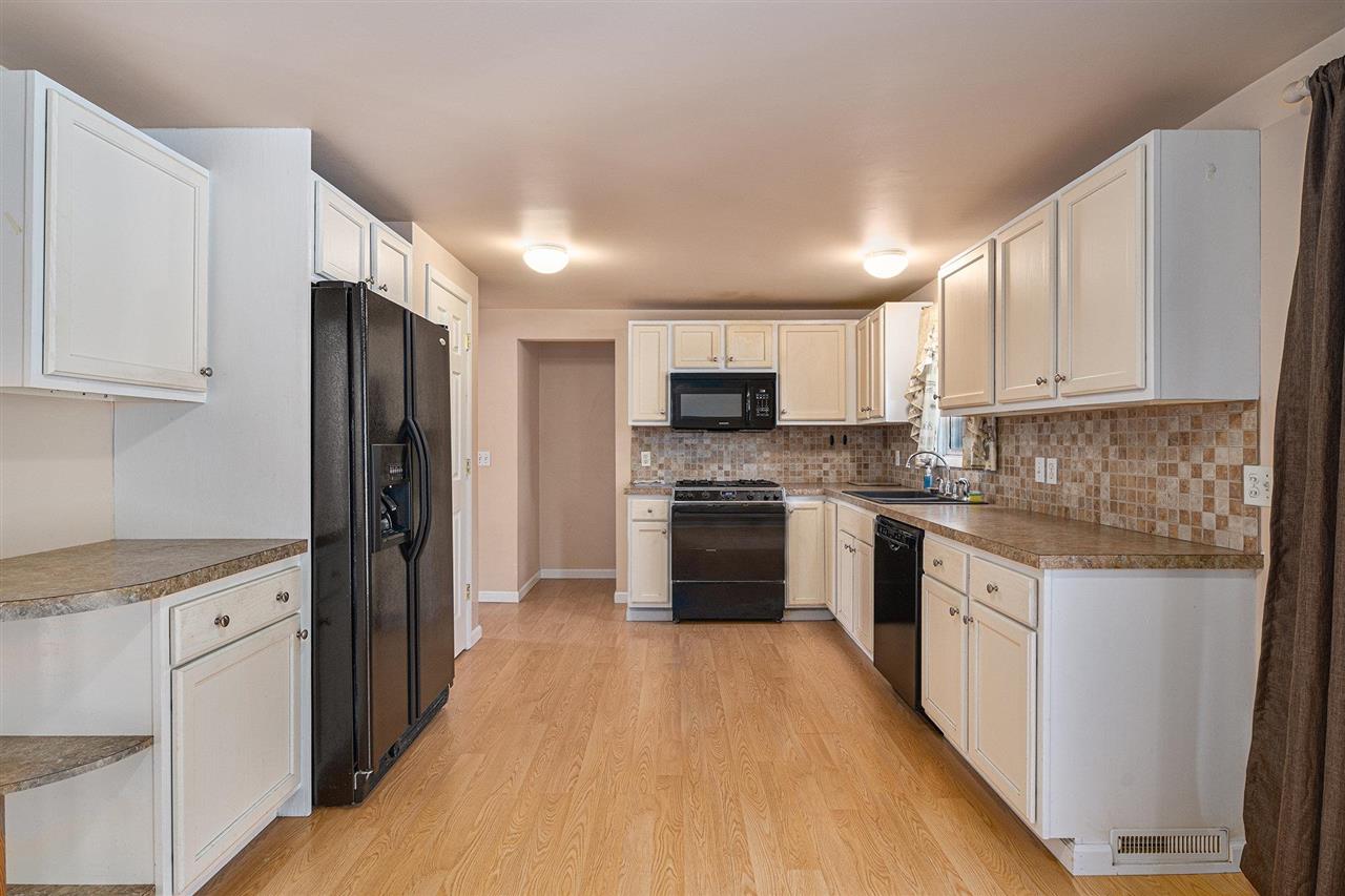1343 W Conway