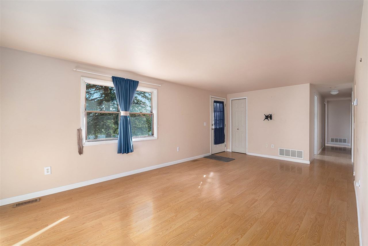 1343 W Conway