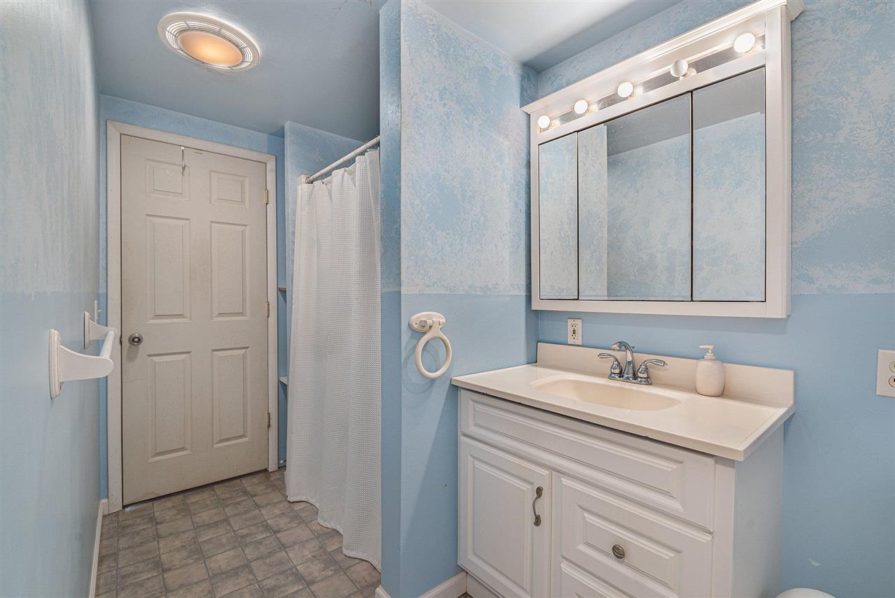 1343 W Conway