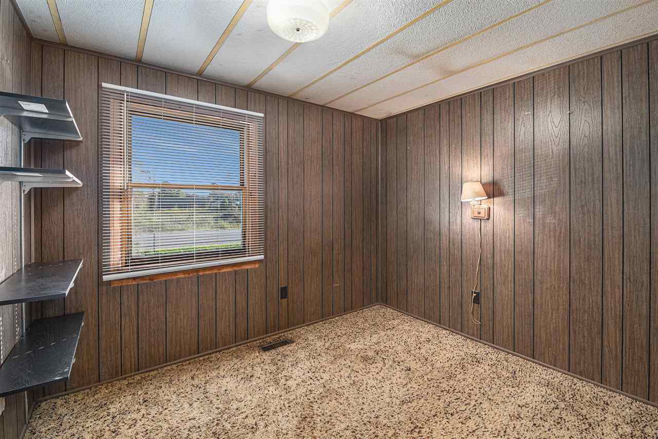 1343 W Conway