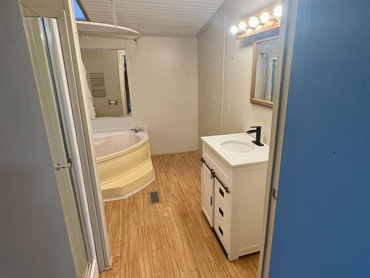 6685 N M-66 Unit: 182