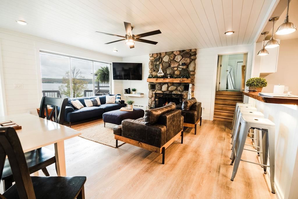 3042 LAKESHORE Road