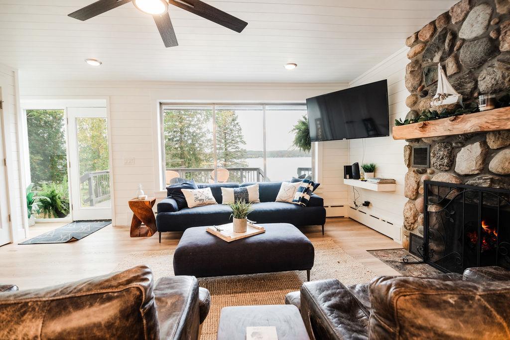 3042 LAKESHORE Road
