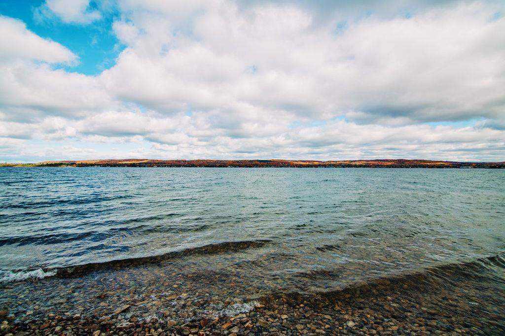 3042 LAKESHORE Road