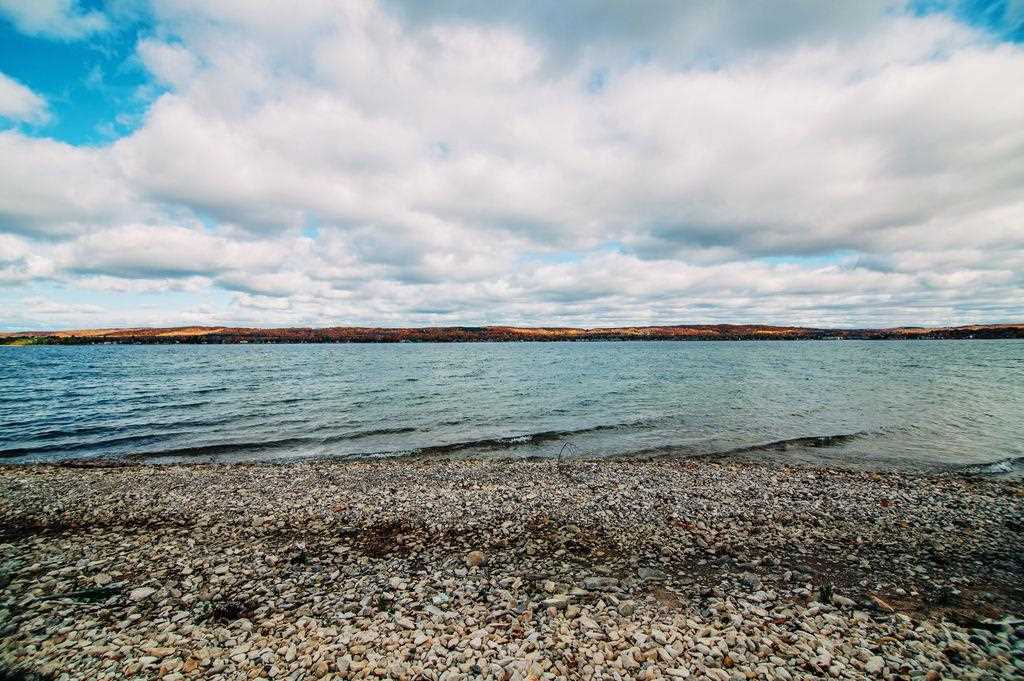 3042 LAKESHORE Road