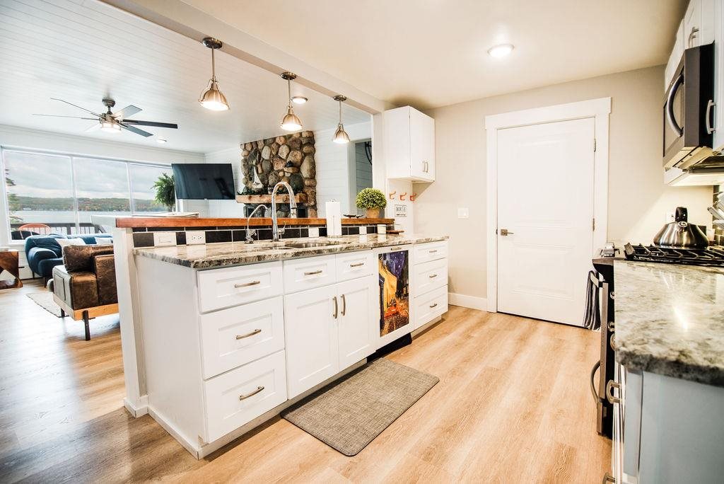 3042 LAKESHORE Road