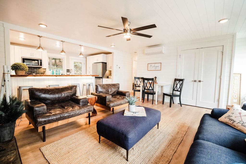 3042 LAKESHORE Road