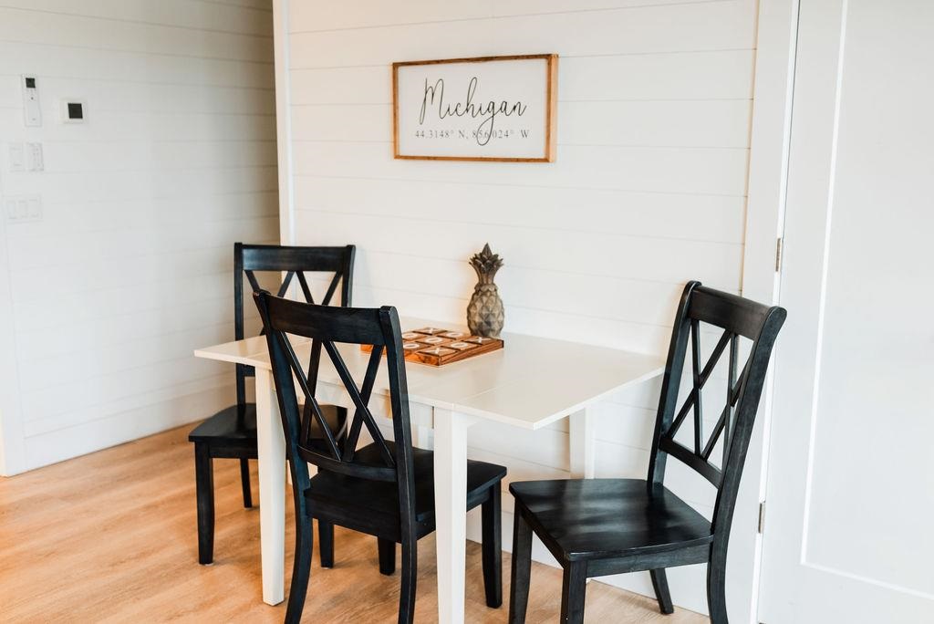 3042 LAKESHORE Road