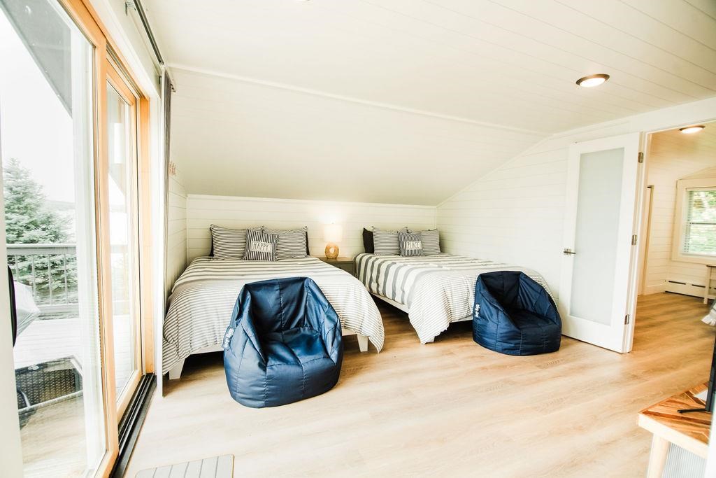 3042 LAKESHORE Road