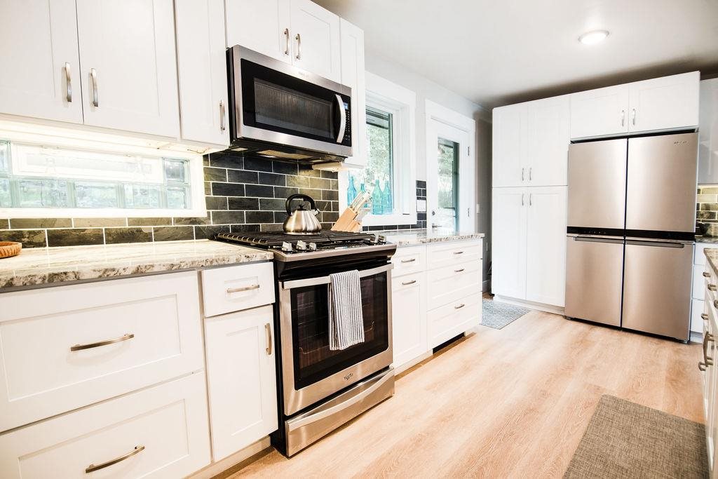 3042 LAKESHORE Road