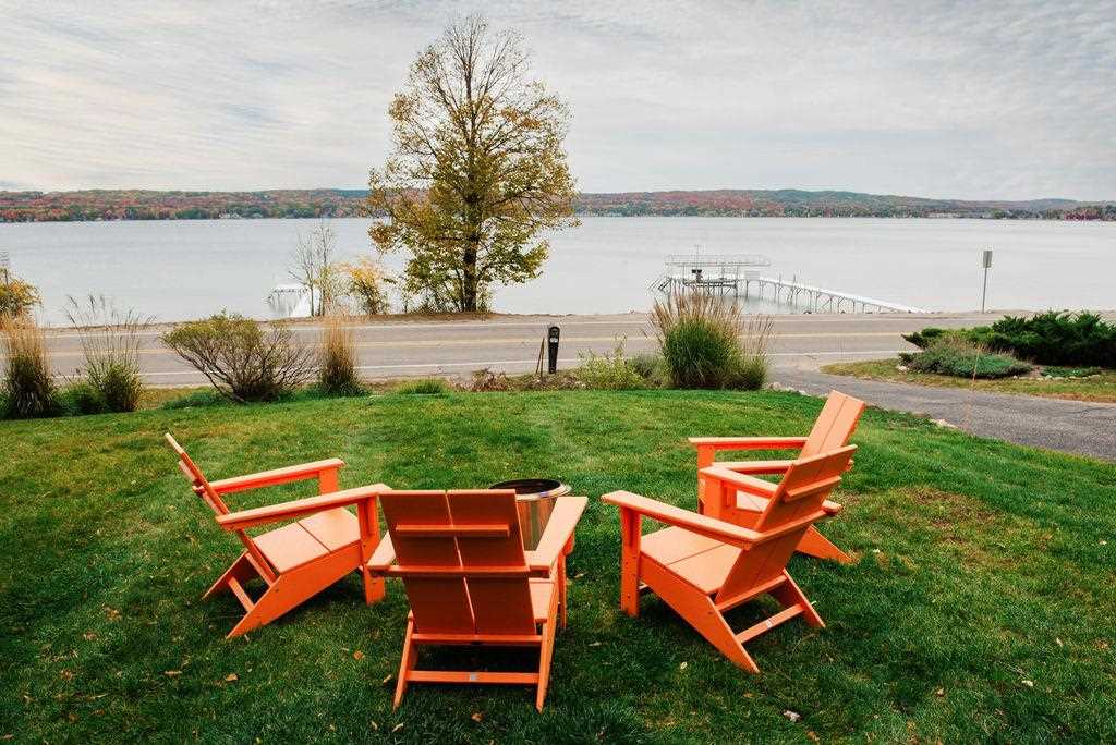 3042 LAKESHORE Road