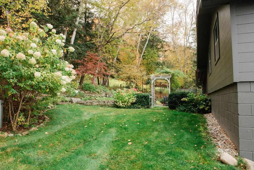 3042 LAKESHORE Road
