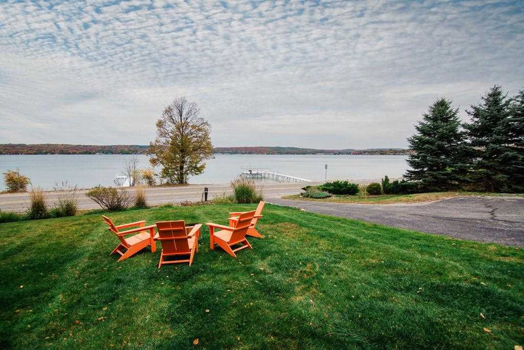 3042 LAKESHORE Road